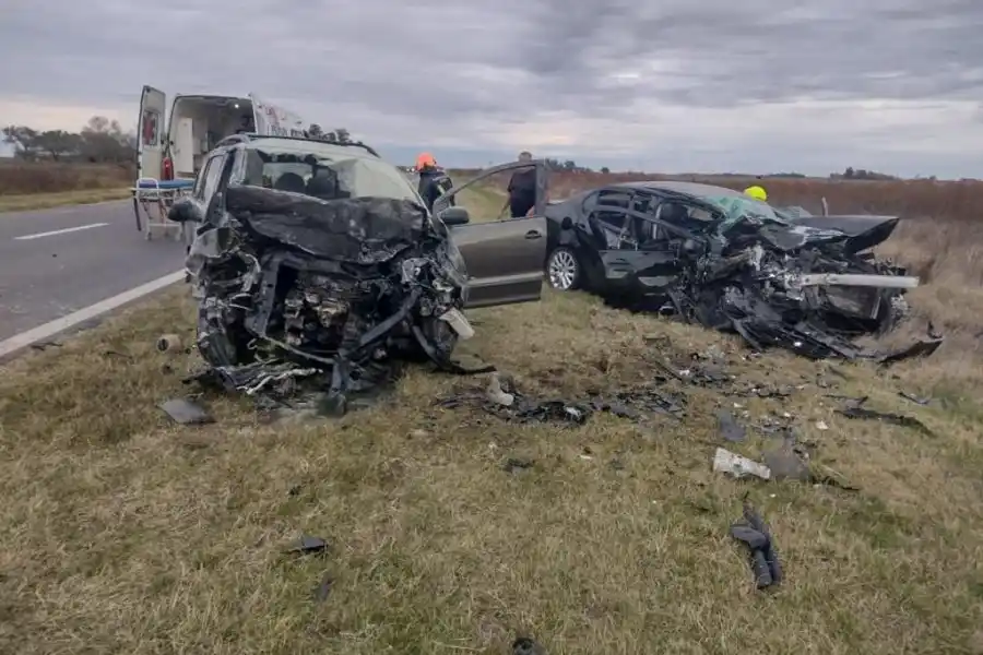 RP90: dos automóviles chocaron de frente y un hombre de 65 años perdió la vida en el lugar