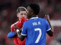 El cruce entre Prestianni y Vinicius y el brasileña abrió activó el protocolo Anti racismo y hay una investigación abierto.Foto:AP