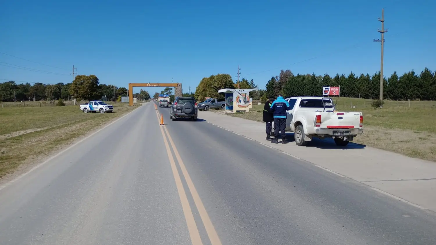 Control vehicular en la entrada de Claromecó