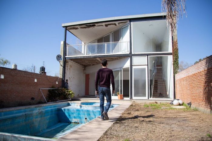 Las propiedades están una en Roldán y la otra en Funes,