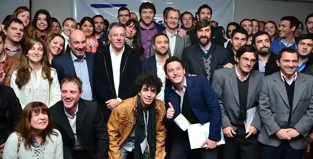 Bordet respalda la creación de más espacios de participación política para los jóvenes 