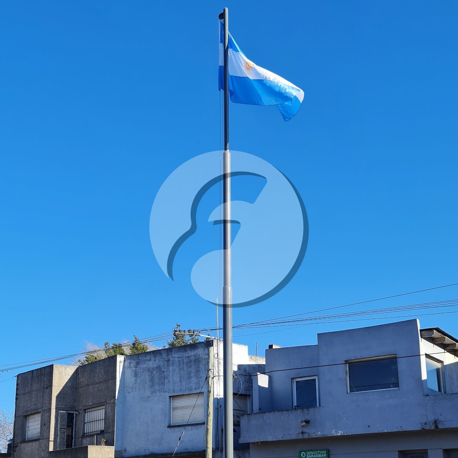 Mástil en Quequén