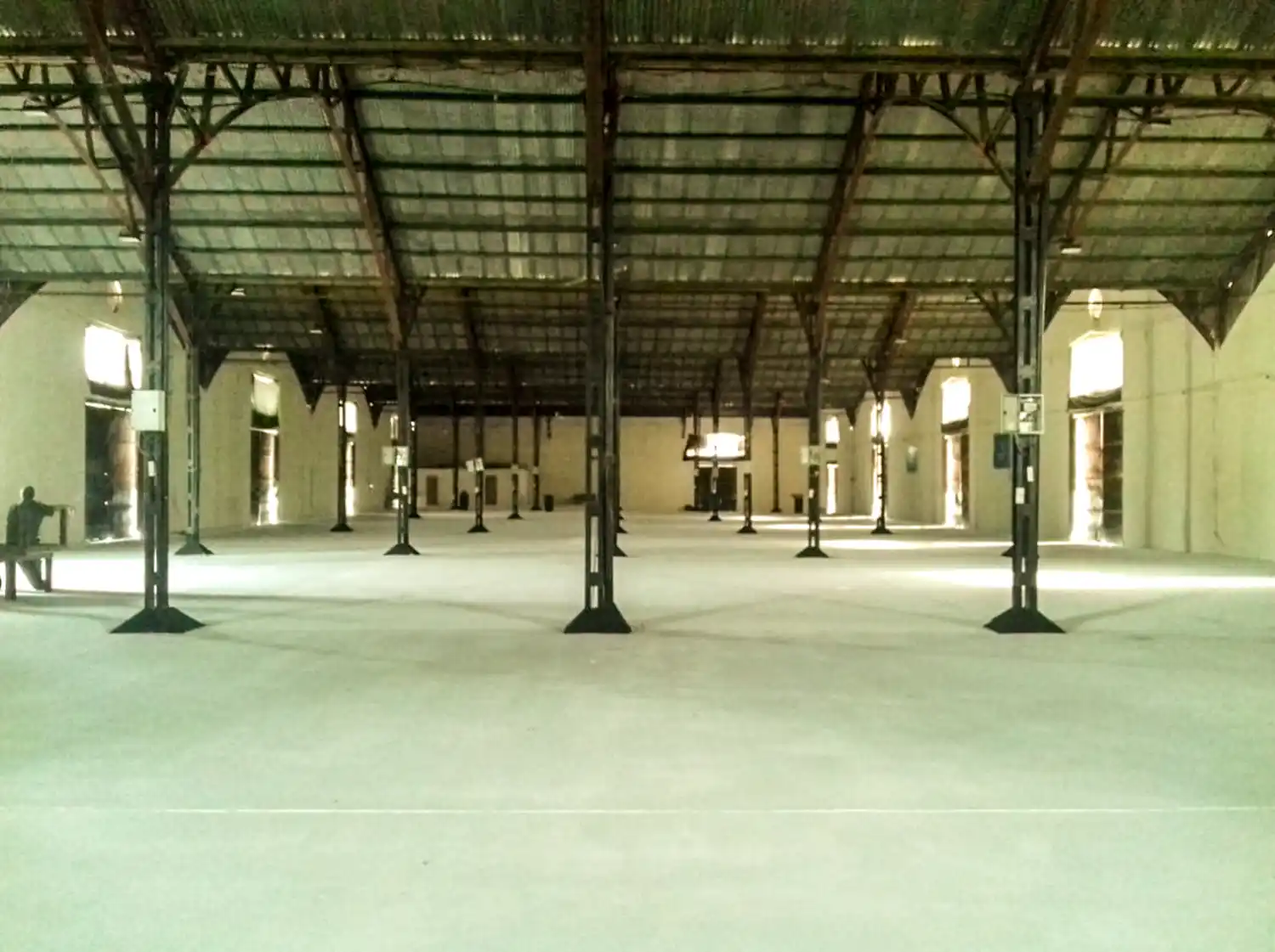 A dos semanas de la Expo Moto, el Municipio dejó a punto los galpones