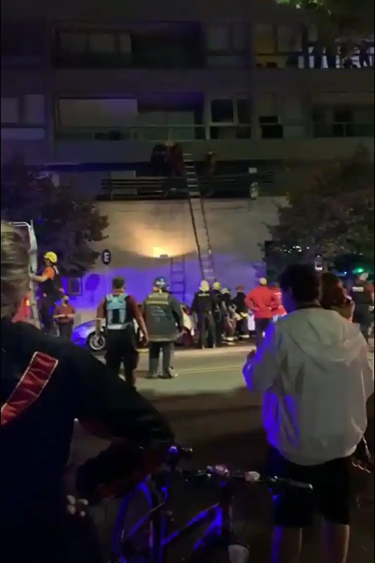 Dramático rescate una nena que cayó de un quinto piso