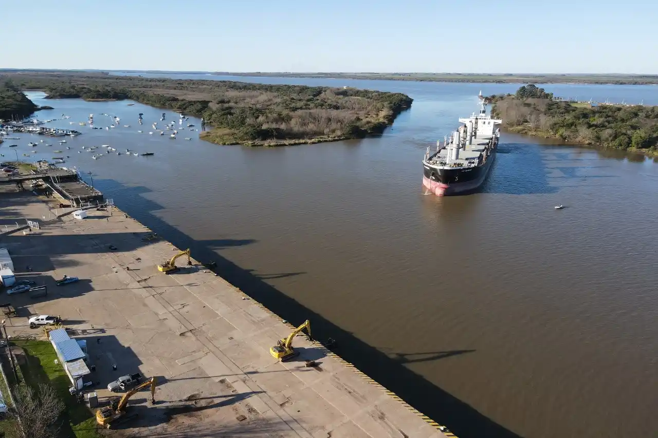 Analizan el impacto positivo de un dragado del río Uruguay a 34 pies