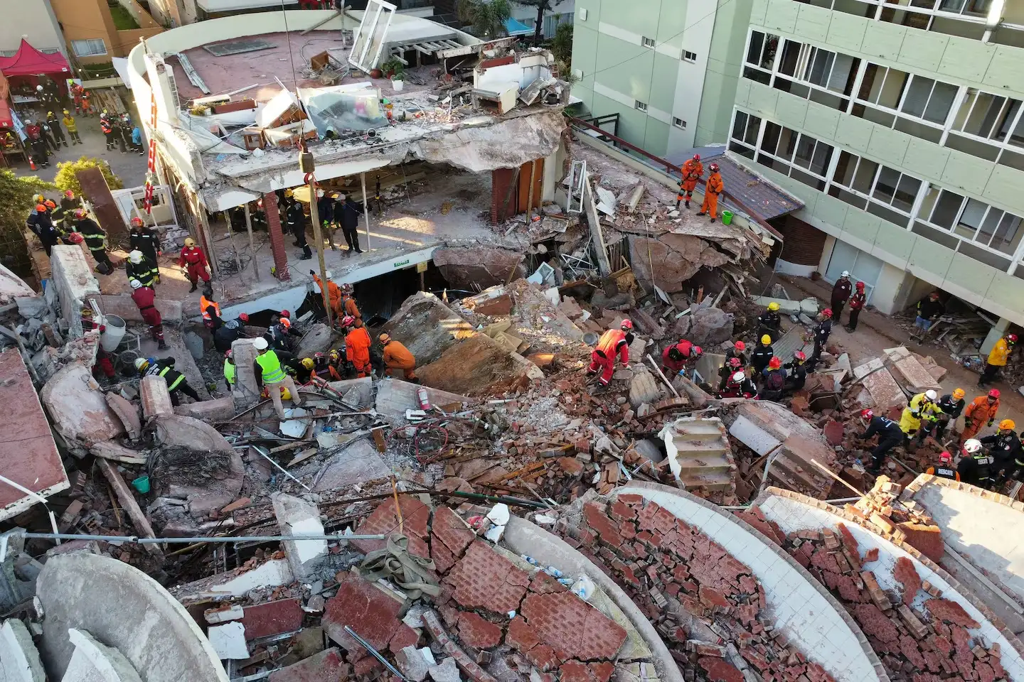 El derrumbe del hotel Dubrovnik en Villa Gesell dejó ocho víctimas fatales y una sobreviviente.