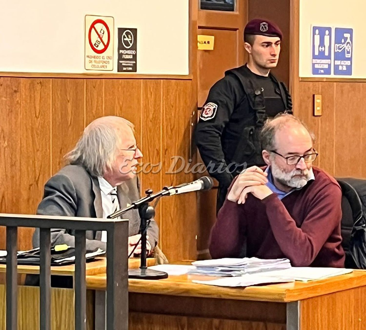 El imputado. Junto al defensor oficial Fernando Repetto, en el debate desarrollado en la sala del Tribunal Criminal