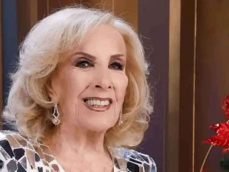 Mirtha celebra su día con una cena íntima junto a familiares y amigos.