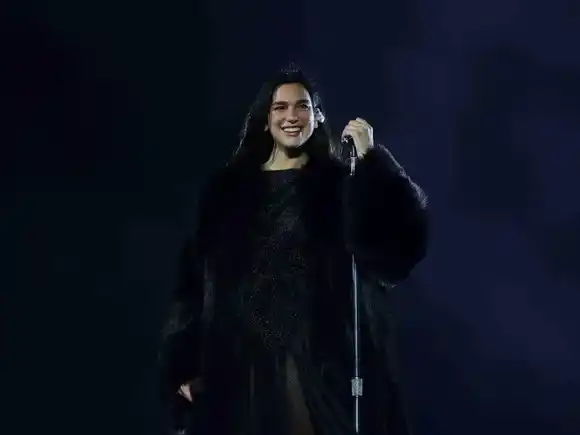 DUA LIPA impresiona en BOGOTÁ y la rompe con su homenaje a Shakira
