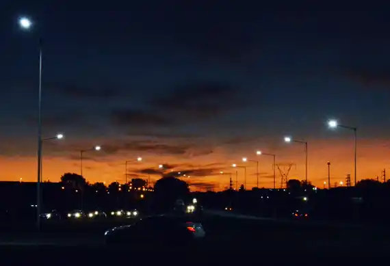 En Tandil, Katopodis firmó convenios por obras e inauguró la iluminación de la rotonda de la 226 y 30