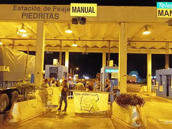 Los trabajadores del peaje iniciaron un paro y levantaron las barreras