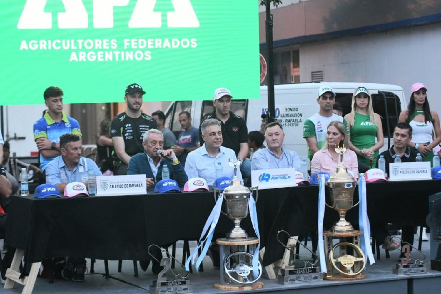 El intendente Luis Castellano, Hugo Mazzacane y Silvio Fontanini encabezaron la conferencia de prensa