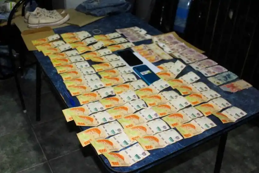 Un detenido por el robo a una fiambrería y otro es buscado por robo a mano armada a agencia de quiniela