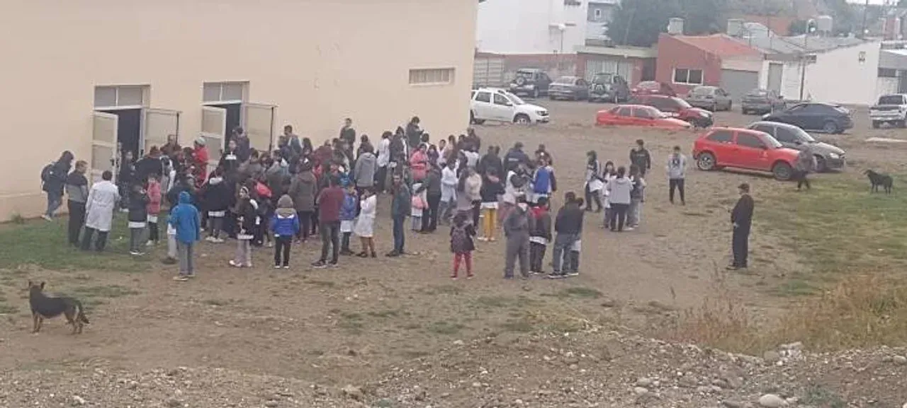 Solicitaron una ambulancia para atender a los alumnos y docentes afectados