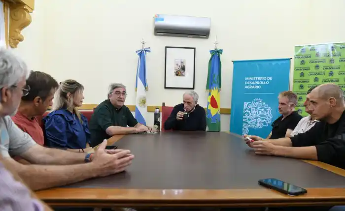 El ministro de Desarrollo Agrario, Javier Rodríguez, presentó el plan director de caminos rurales en Chascomús.