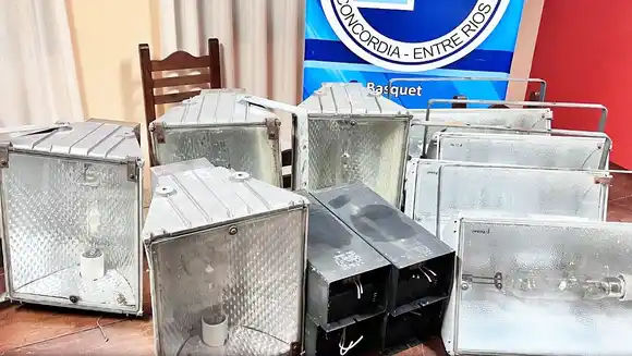 Donación de luminarias: un gesto solidario entre instituciones deportivas