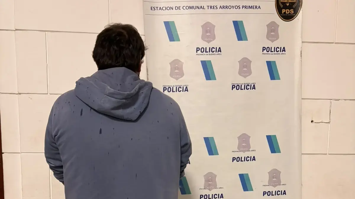 Aprehendido, acusado de dañar el ingreso de una vivienda, entrar sin autorización a una vivienda  y amenazar a una mujer
