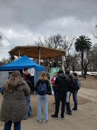 Responsables de "Huella Joven" brindaron información sobre la iniciativa en la Plaza Independencia