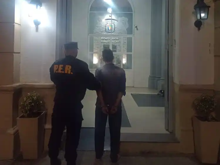 Pueblo Belgrano: la activación de un botón antipánico permitió detener a un hombre que tenía amenazada a su ex pareja