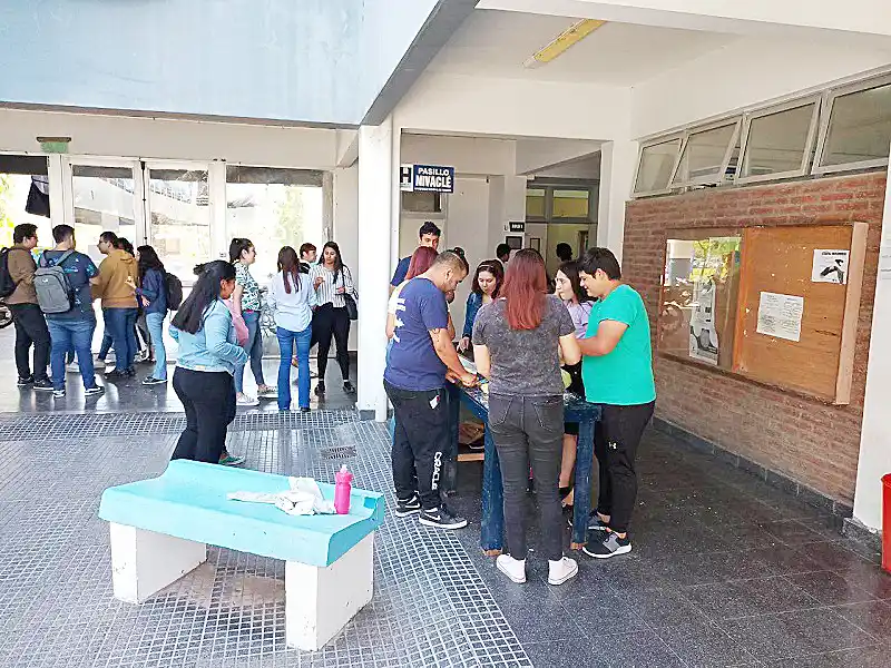 Ofrecen desayuno gratuito a 
estudiantes de Humanidades