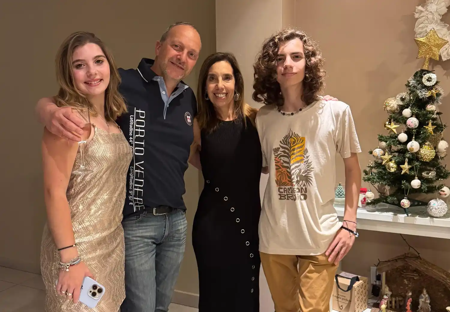 Fin de Año. Gustavo Muñoz y Andrea Salvini junto a sus hijos Milagros y Bautista