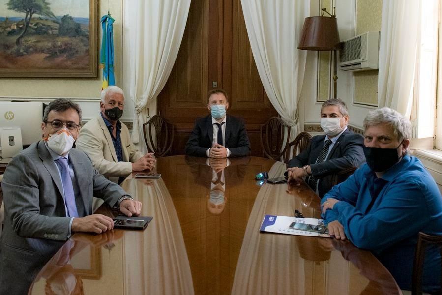Otermín con Costa y empresarios: "Conversamos acerca de la importancia de impulsar las economías regionales", destacó