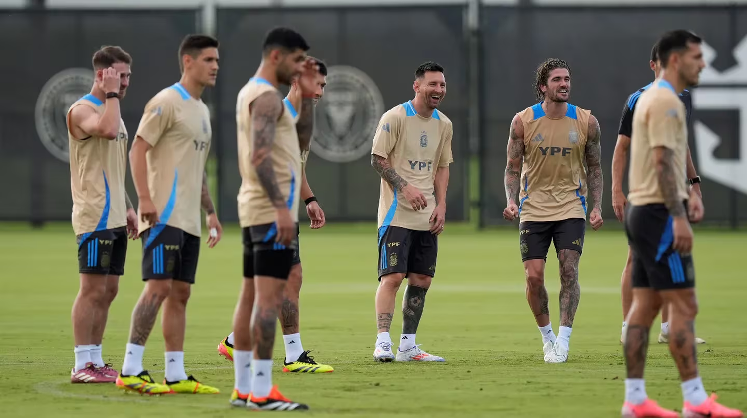 La Selección argentina entrenó en la previa de los amistosos preparatorios para la Copa América