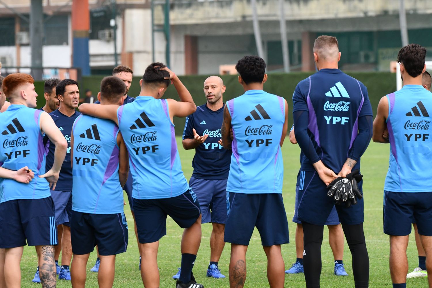 Mascherano planea cambios en relación al equipo que empató con Paraguay (Twitter Selección Argentina).