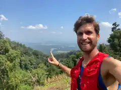 Simon entrena en Tailandia