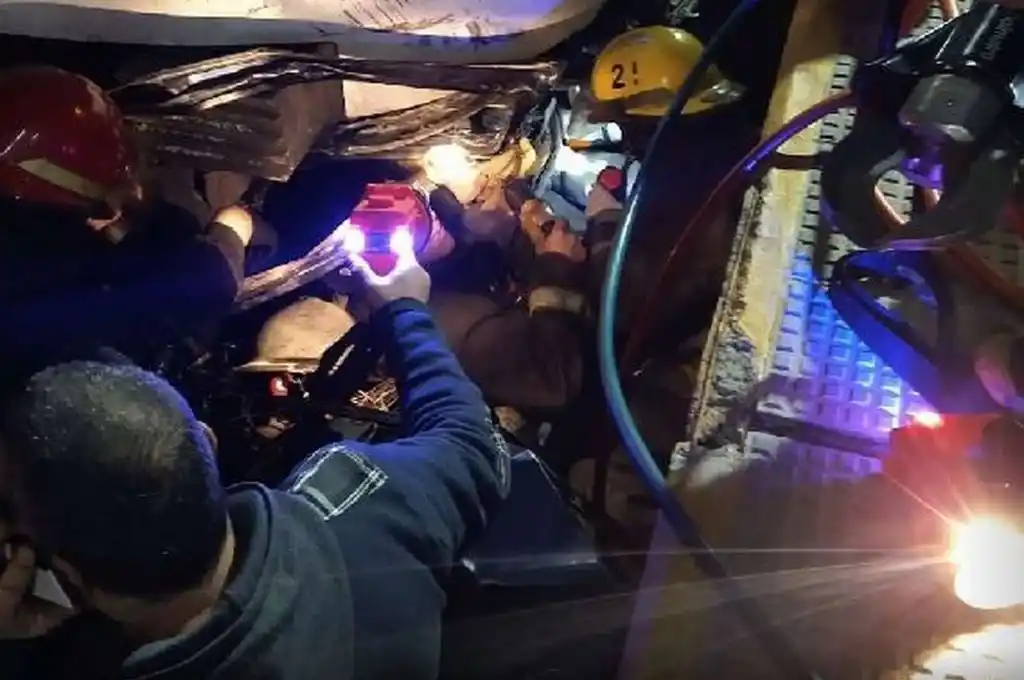 Trágico accidente entre un tren y un auto: murieron cuatro personas