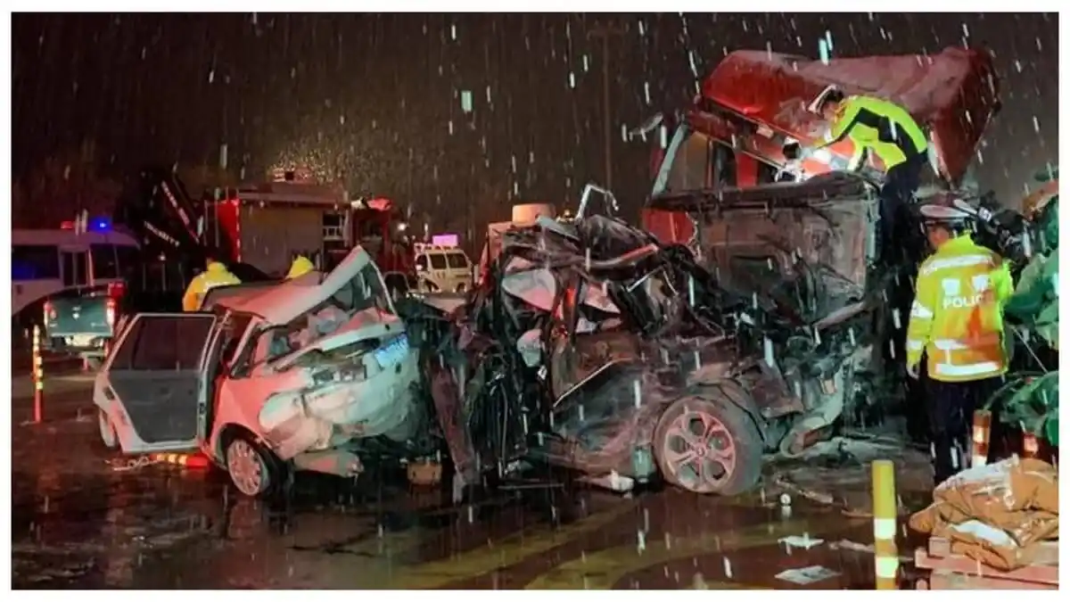 IMPRESIONANTE accidente de tránsito deja 19 muertos en China