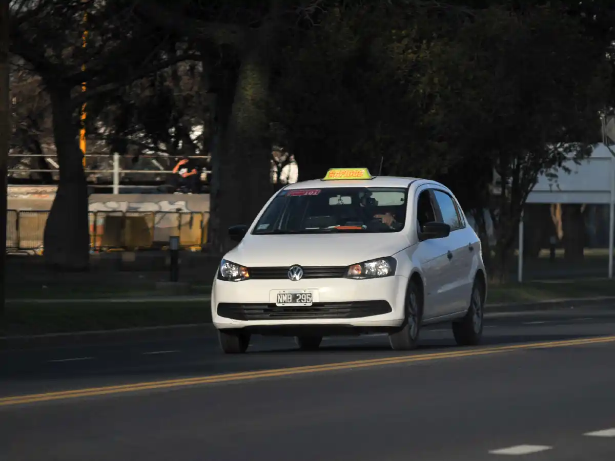 Remises con aumento: la bajada de bandera llegó a $40