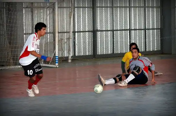 Futsal: Los juveniles juegan en el Polideportivo
