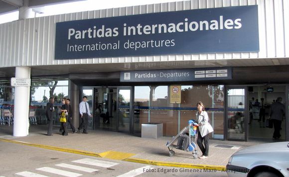 Las autorizaciones para viajes de menores al exterior podrán tramitarse en Aeroparque