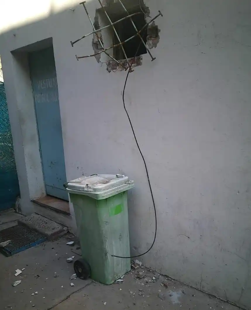 Ingresaron a robar a uno de los vestuarios del estadio de Juventud Unida