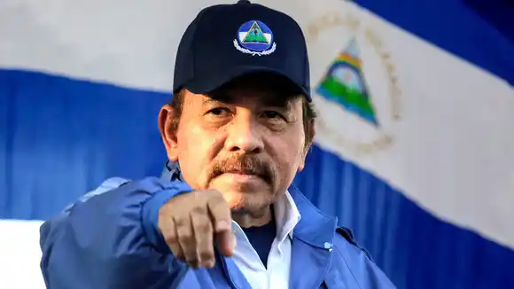 ¡DICEN QUE «EL QUE LE PEGA A LA FAMILIA SE…»! Daniel Ortega manifiesta que su hermano ha cometido «Traición a la Patria»