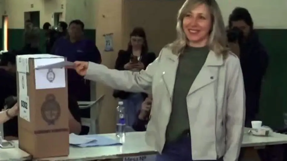 Myriam Bregman fue la primera de los cinco candidatos presidenciales en votar