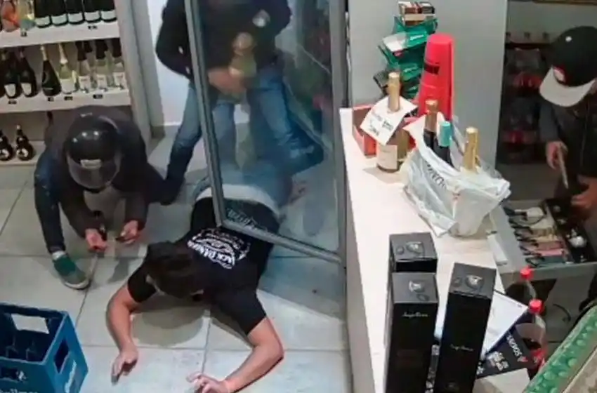 Violenta entradera en una vineria: le gatillaron dos veces en la cabeza a un cliente