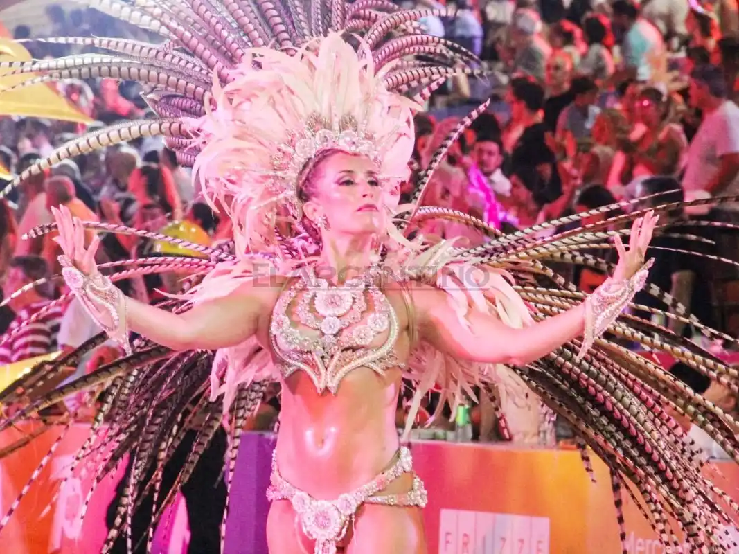 Indignación y desconcierto en el Carnaval de Gualeguaychú: destituyen a una Reina tras 72 horas y coronan a otra