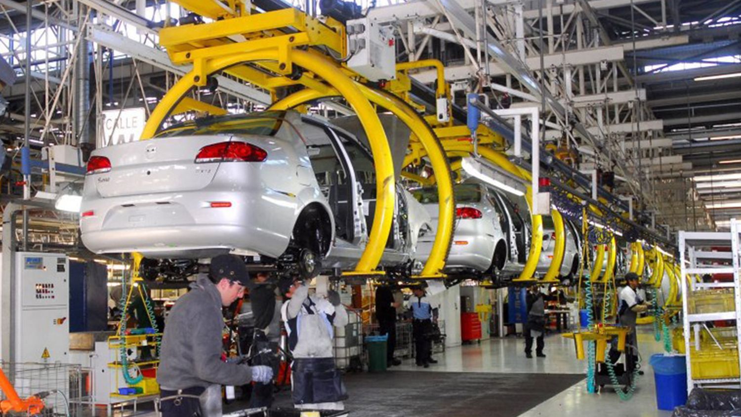 La producción nacional de automóviles aumentó 6% en noviembre