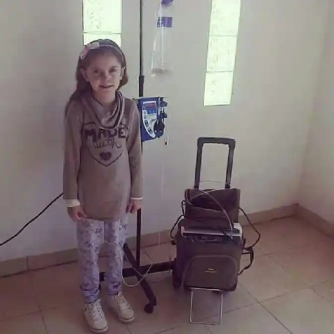 Manos solidarias para ayudar a una nena que lucha por vivir mejor