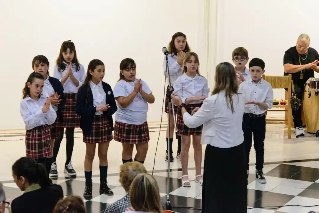 A cantar con el Coro del Colegio Holandés y la EEA