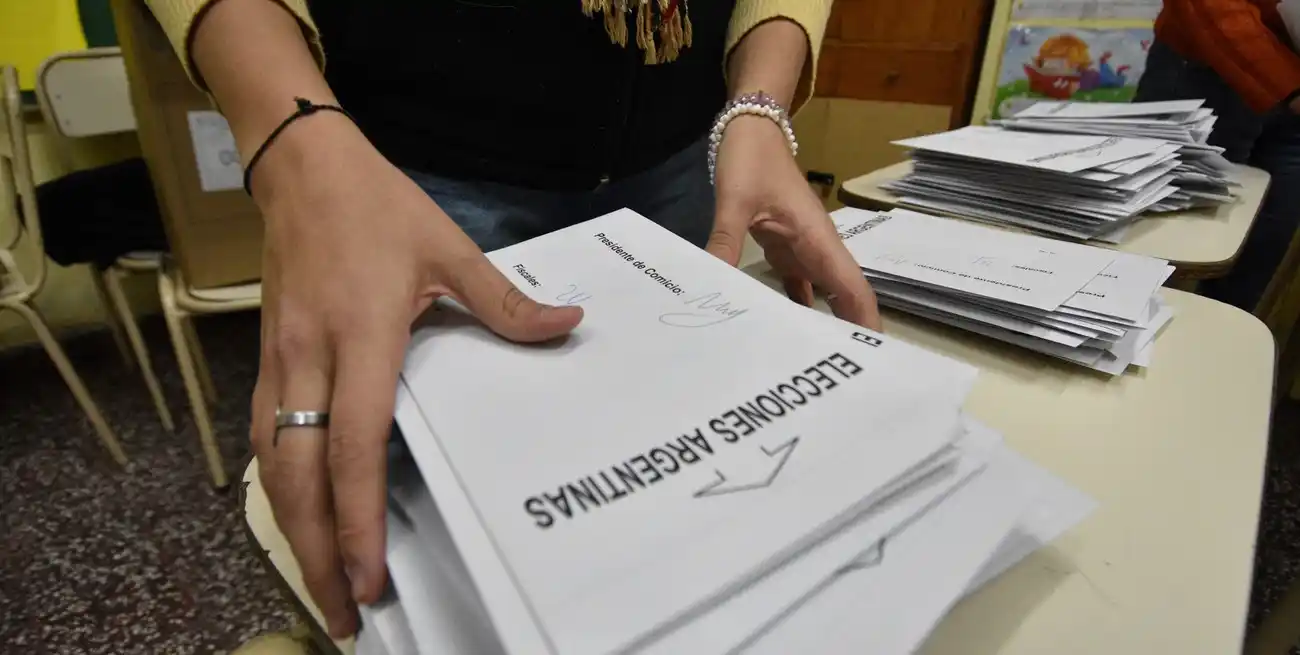 Primer paso cumplido: este domingo se celebraron las primarias nacionales y se realizó el escrutinio provisorio que comenzó a perfilar el nuevo mapa político argentino. Este martes arranca el escrutinio definitivo. Crédito: Manuel Fabatía