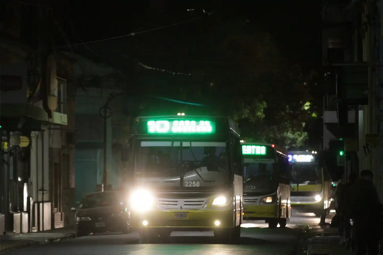 No circularán colectivos durante la noche del miércoles en todo el interior del país