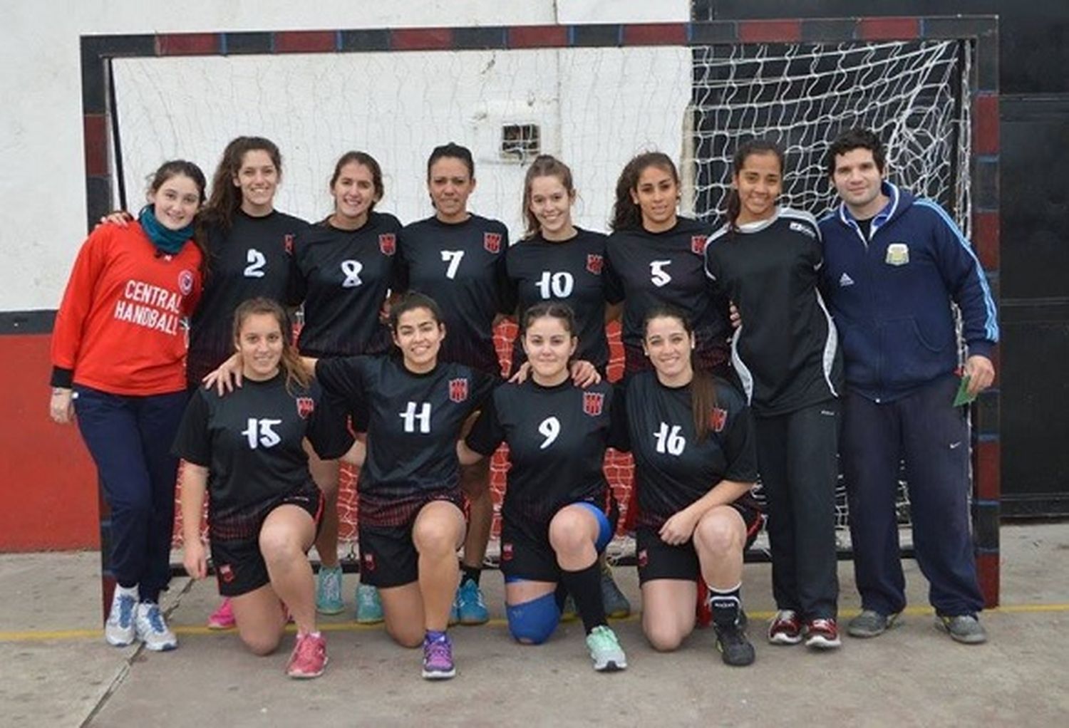 Handball: Central Entrerriano arrasó en la primera fecha