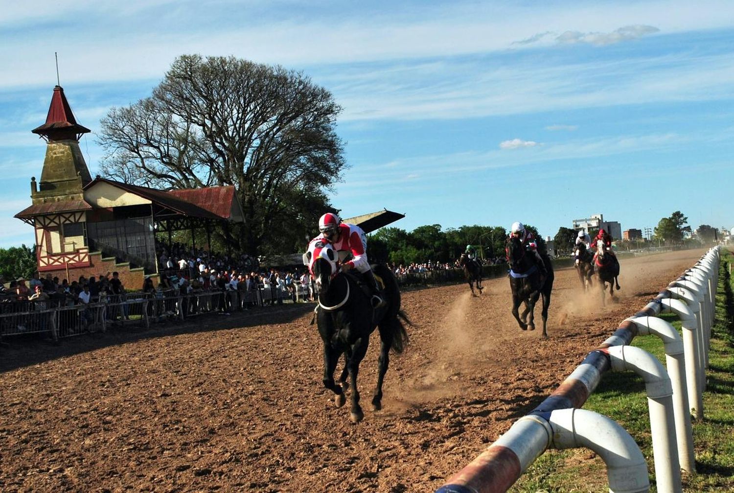 Legendario Blue ganó el especial "Día de la Madre" en la arena local