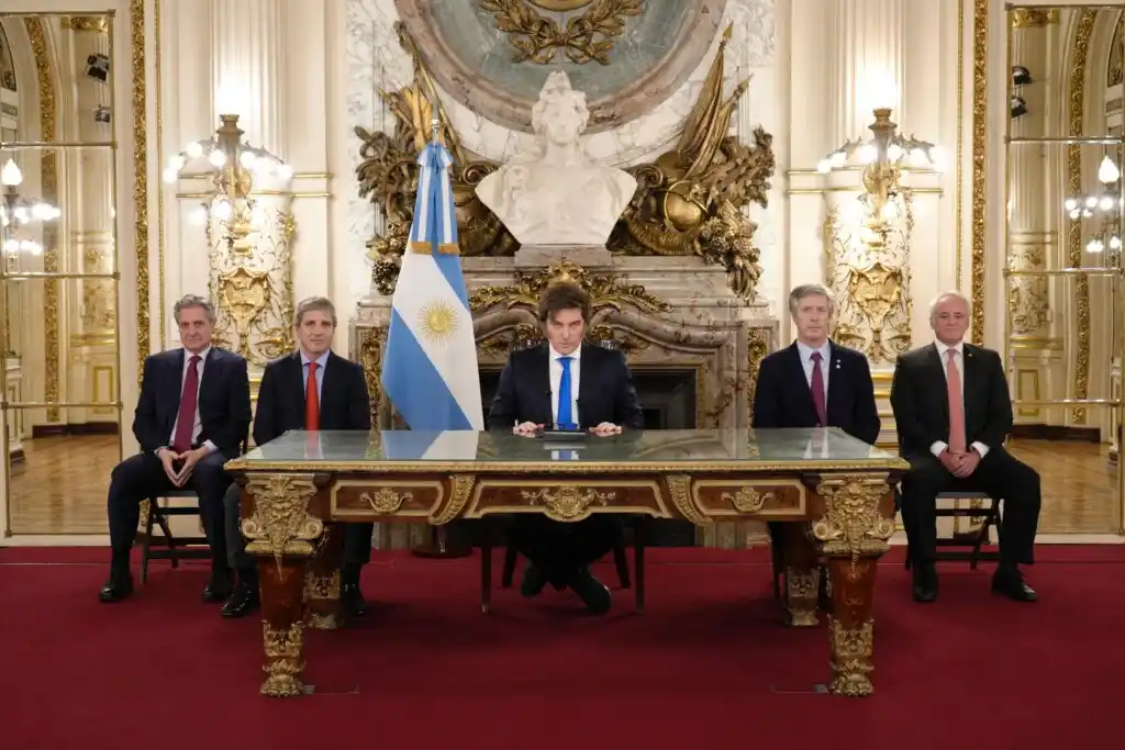 Milei acusa a la oposición de buscar un “genocidio” con el gasto e impulsa penas para legisladores que voten déficit