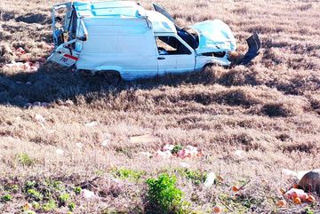 Volcó un utilitario con cuatro personas de San Pedro en la ruta 8, camino a Pergamino