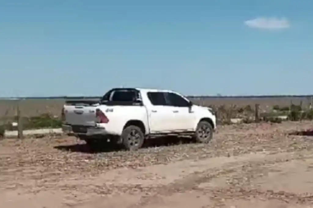 La camioneta marca Toyota Hilux SR, color blanca, patente AF519