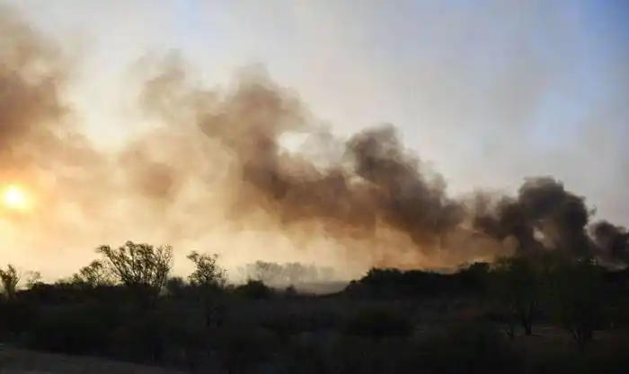 Tres provincias mantienen focos activos de incendios forestales